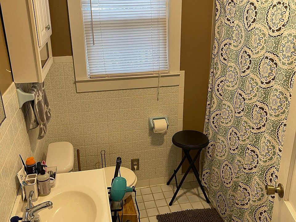 2nd image of 1419 B Ave