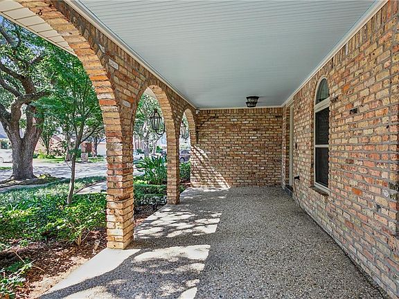 3rd image of 4705 Chateau Dr