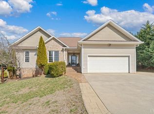 1017 Hooper Woods Dr, Forest, VA 24551