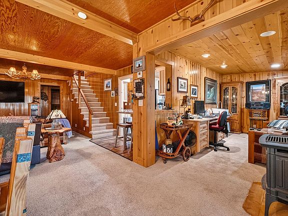 4th image of 2880 Terrace Dr