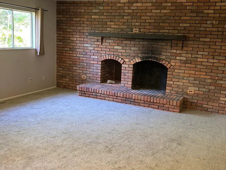1213 Skyline Dr — Photo 6