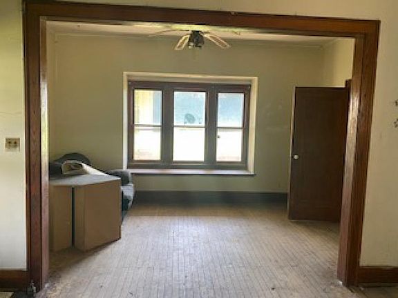 3rd image of 3482 Washington St