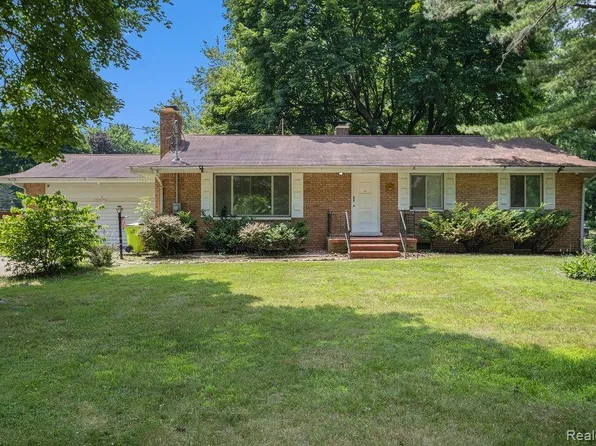 3403 W Shiawassee Ave, Fenton, MI 48430