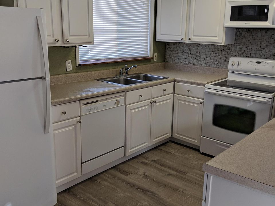 Kitchen with new floor and back splash