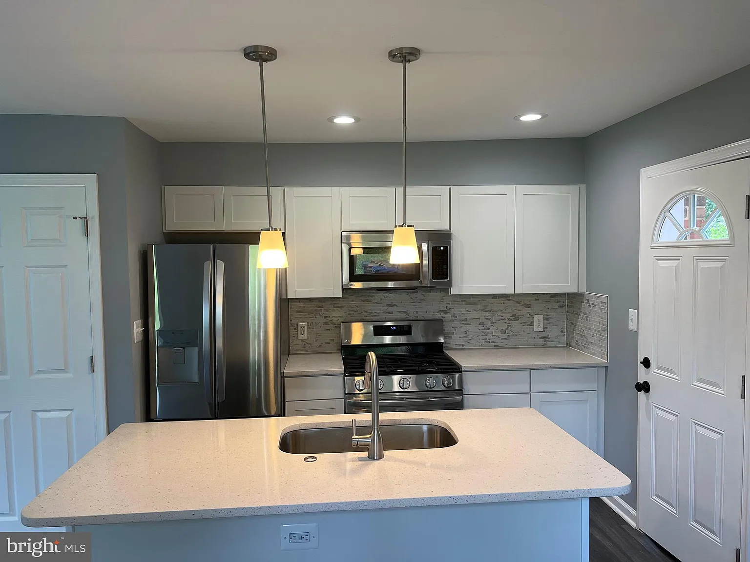 4934 Just St NE photo 1