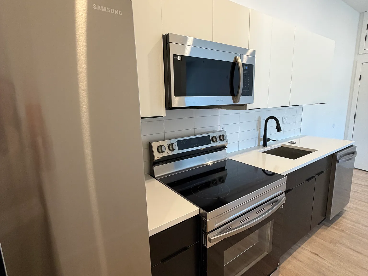 2 bed, 870 sqft, $1,700 — Photo 3