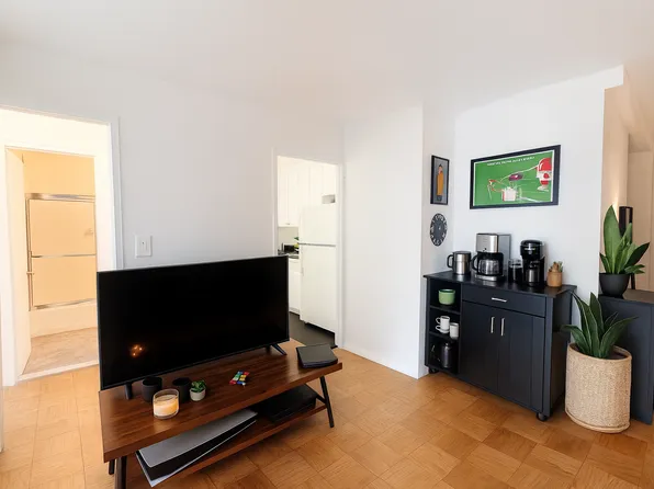 245 East 63rd Street image 4 of 13