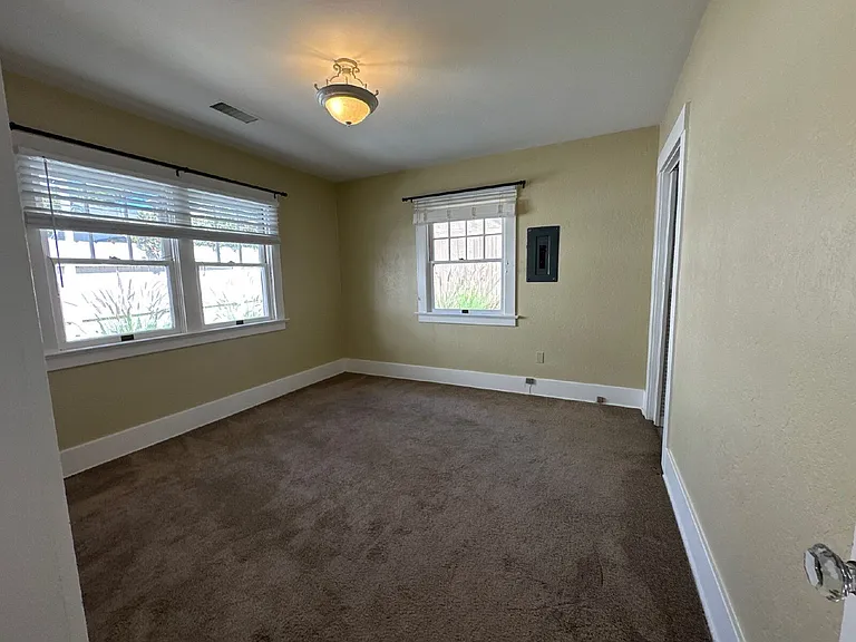 2140 Loomis St — Photo 16