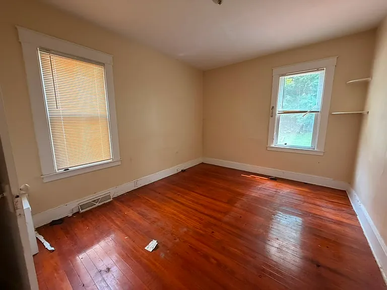 107 Sheffield Ave #1B — Photo 4