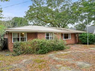725 Pine Dr, Ocean Springs, MS 39564