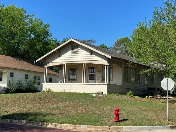 500 & 1/2 S 10th St, Ponca City, OK 74601