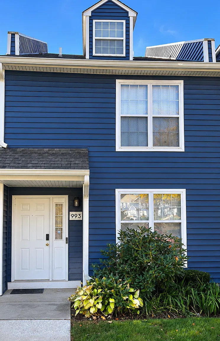 993 Roundhouse Ct — Photo 1