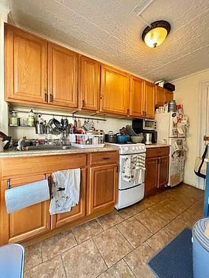 4th image of 10 2nd St #2