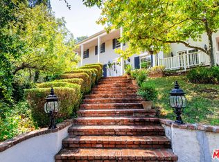 3911 Benedict Canyon Dr, Sherman Oaks, CA 91423