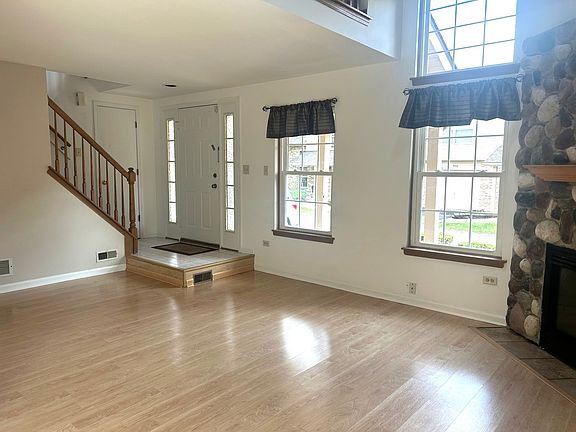 4th image of 9344 Meadowview Dr #0