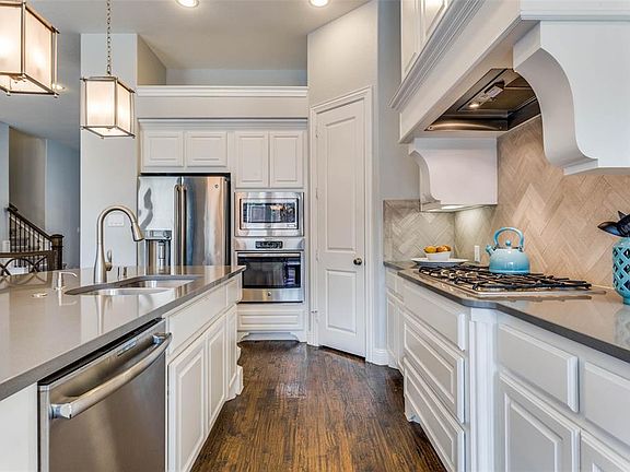 5th image of 11033 Longleaf Ln