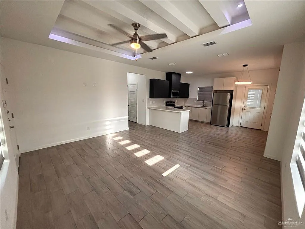 2 bed, 2.0 bath, 950 sqft, $1,200 — Photo 2