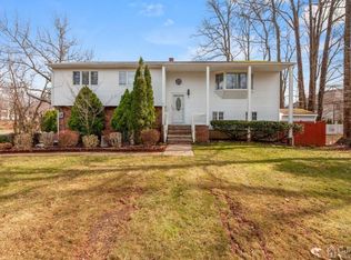 904 Ellis Pkwy, Edison, NJ 08820