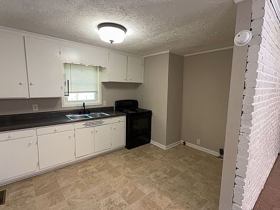 2nd image of 1095 Foster Cir