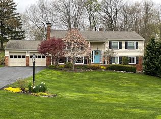 335 Applebrook Dr, Chagrin Falls, OH