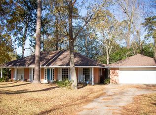 71 Horseshoe Ln, Sulphur, LA 70663