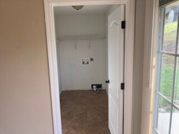 4th image of 4043 Newcastle Ct