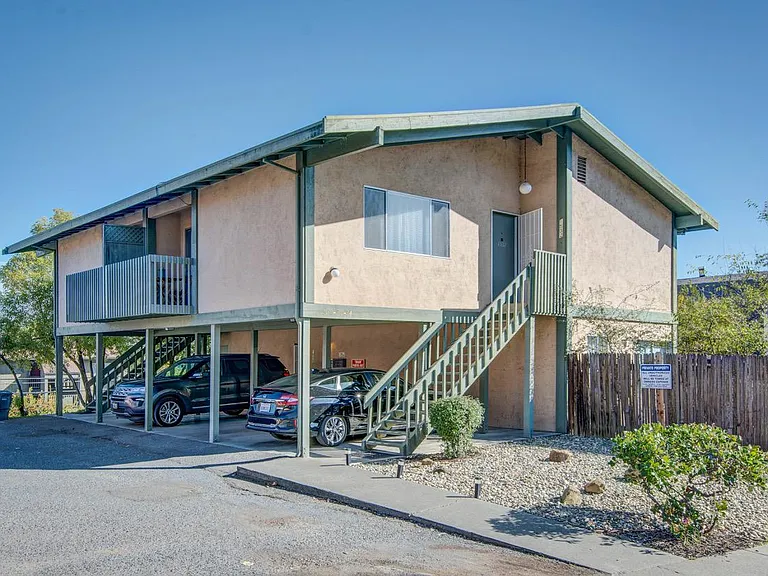 1530 Valle Vista Ave — Photo 3