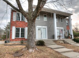 8021 N Harrison Ln, Kansas City, MO 64118