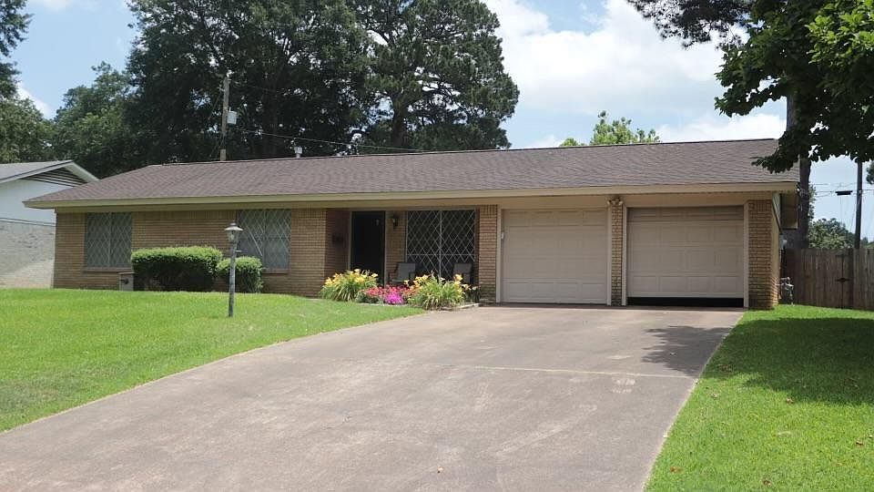 1st image of 814 Diane Dr
