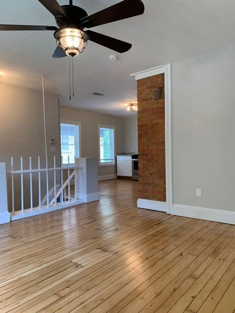2471 W11 — Photo 3