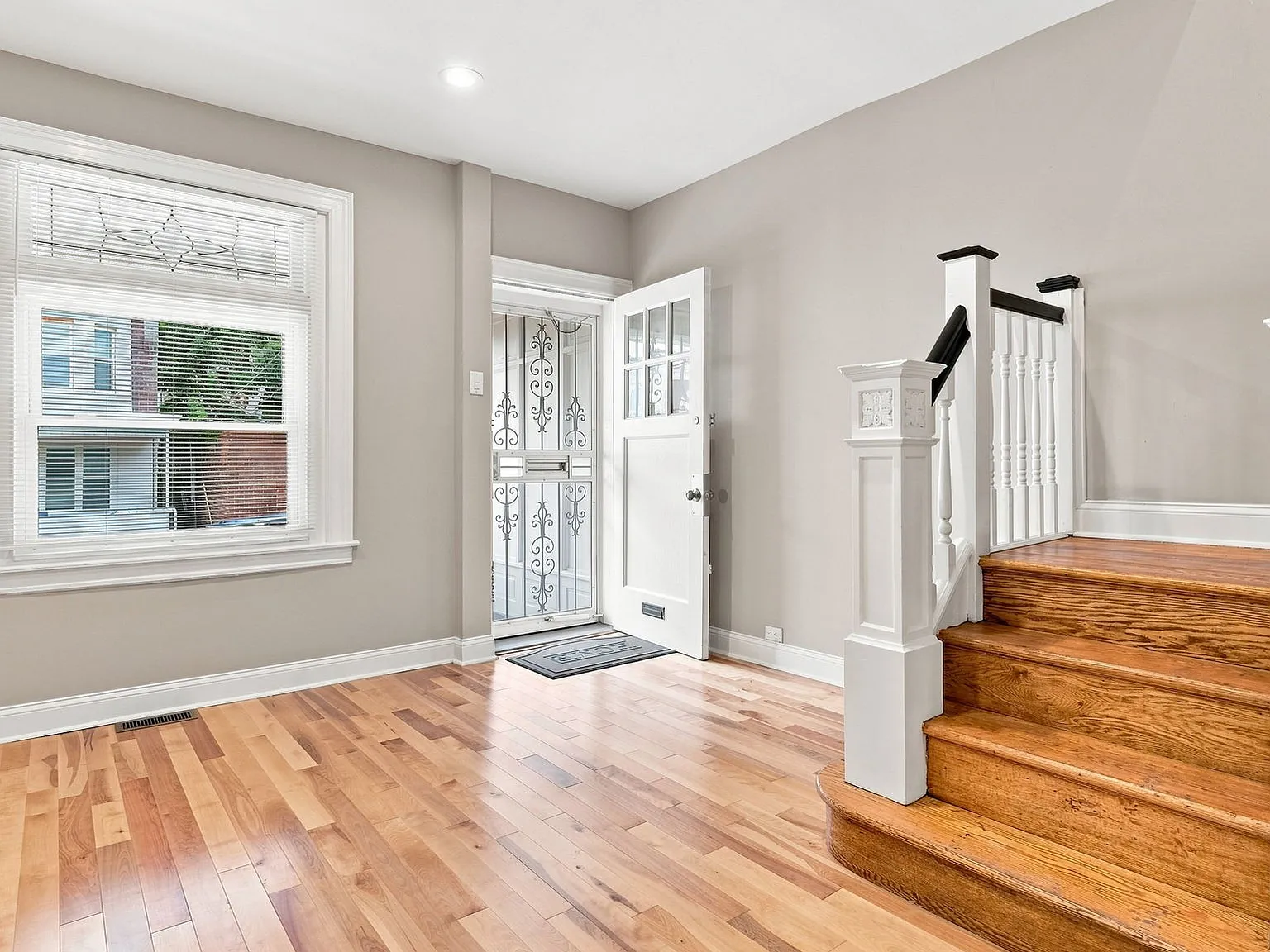 3 bed, 1196 sqft, $1,800 — Photo 3
