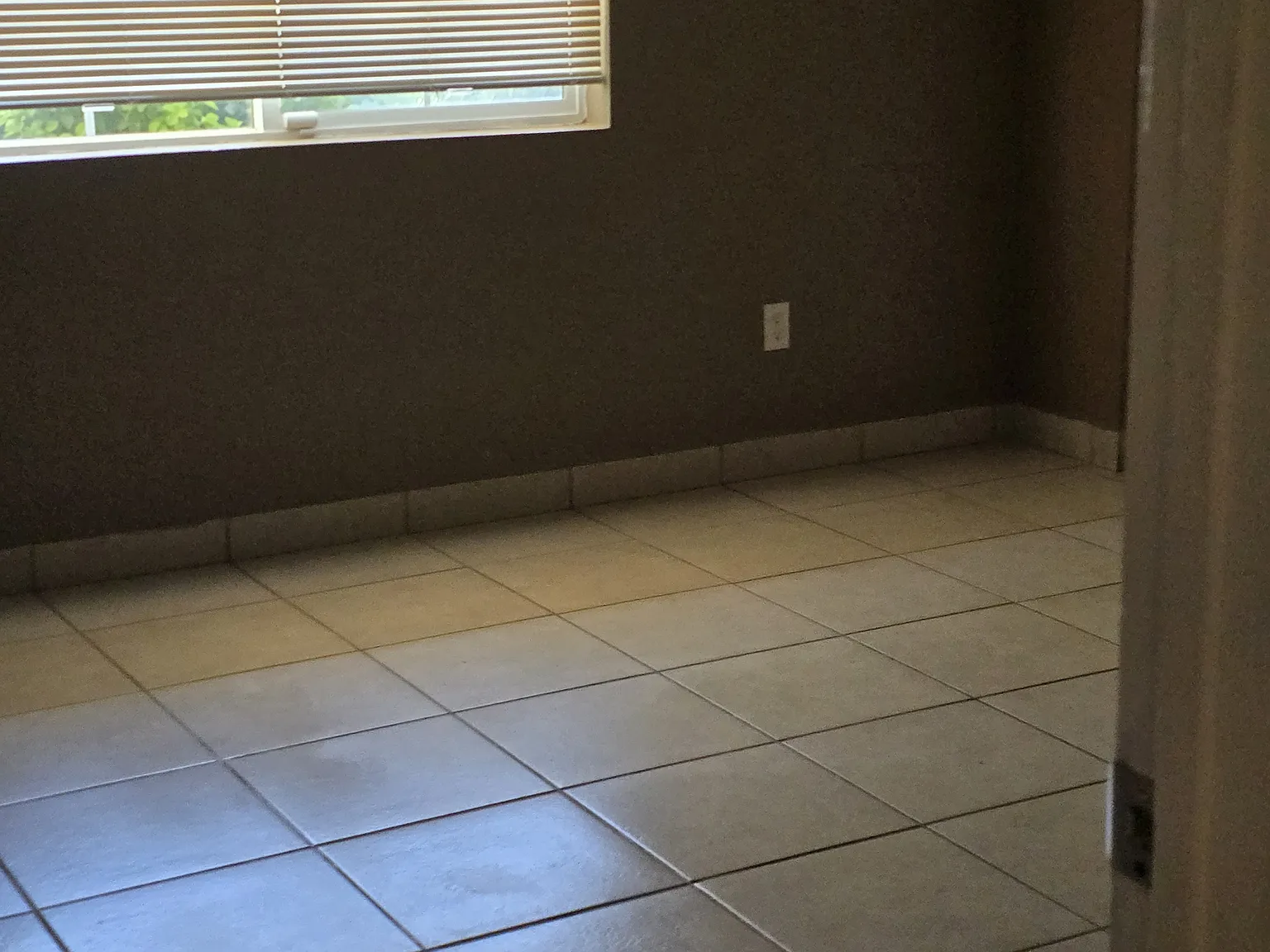 8100 Hemlock Ave — Photo 1