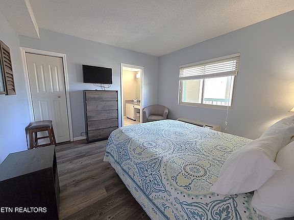 4th image of 3215 N River Rd #604