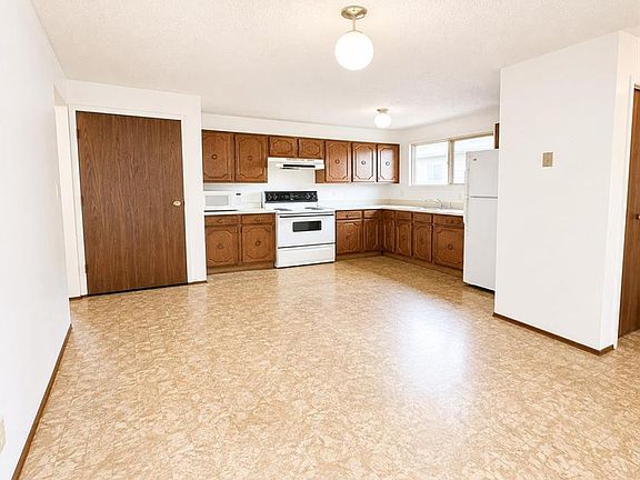 5th image of 88 E Castleglen Way NE