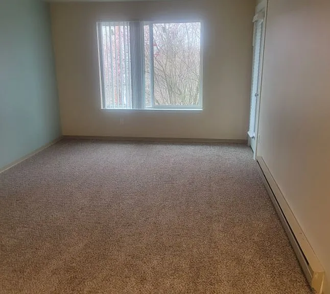 HARTFORD COURT APTS — Photo 10