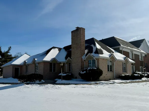 925 High Meadow Dr, Crown Point, IN 46307