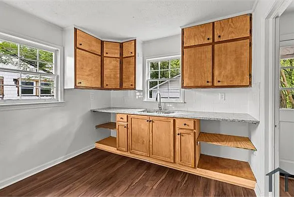 576 Sun Valley Rd — Photo 6