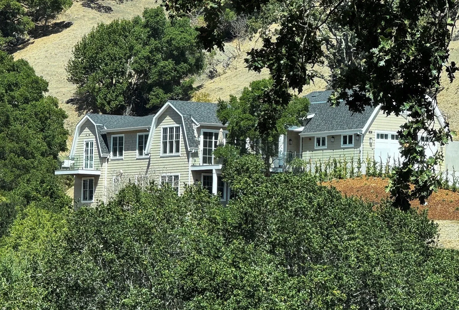 5 bed, 3500 sqft, $12,750 — Photo 1