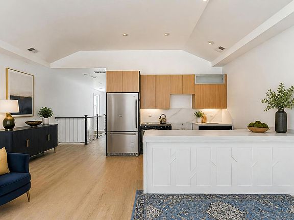 4th image of 5302 S Prairie Ave