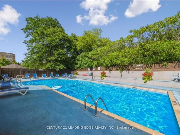 175 Cedar Ave #302, Richmond Hill, ON L4C 9V3