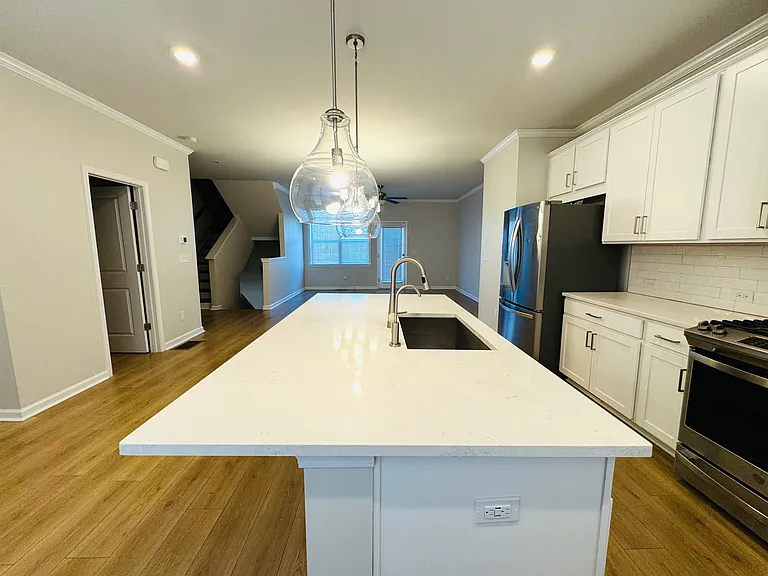 3716 Davis Cir — Photo 4