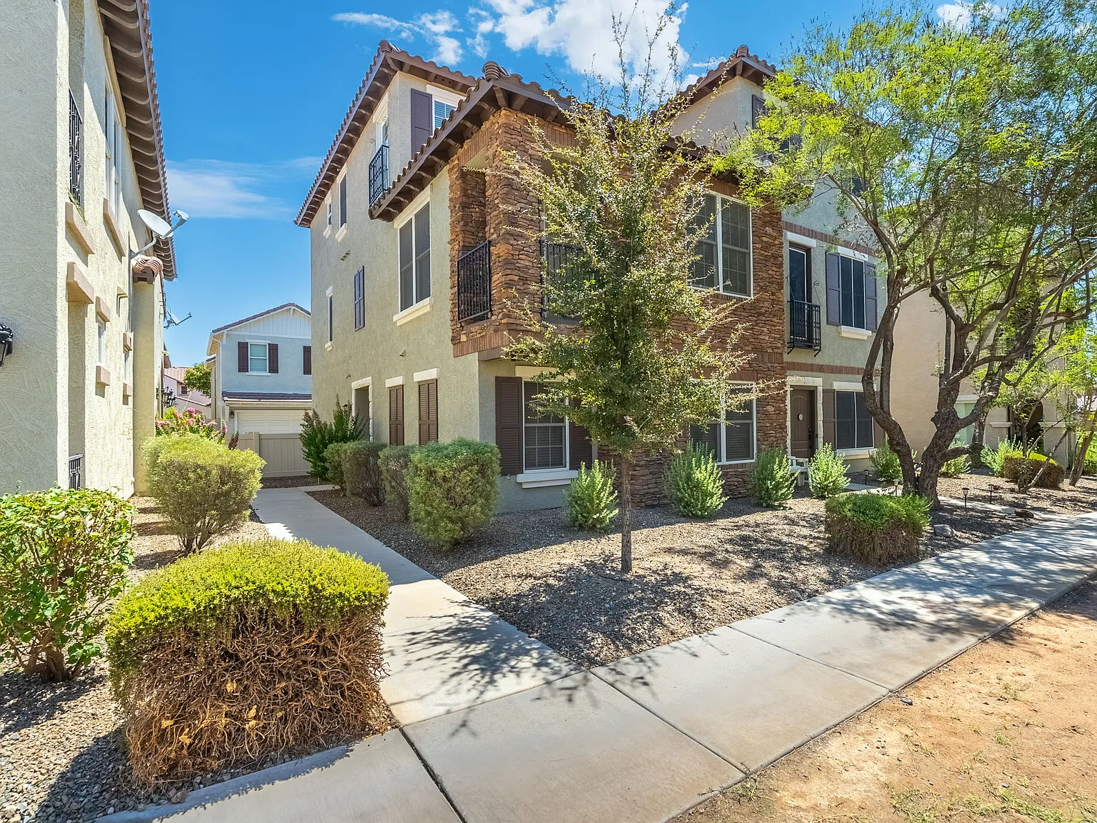 3 bed, 2.5 bath, 2048 sqft, $2,195 — Photo 1