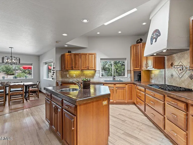 1816 E Eagle Claw Dr — Photo 10