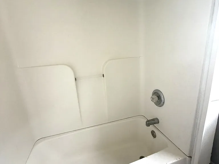1431 Sanderson Ave — Photo 7