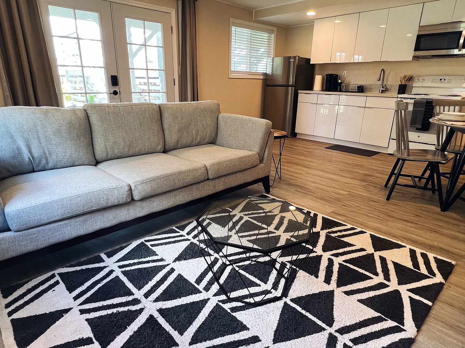 2 bed, $4,800 — Photo 1
