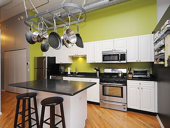 3rd image of 1801 W Larchmont Ave APT 211