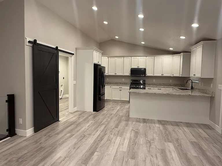 482 E Canyon Rim Rd — Photo 3