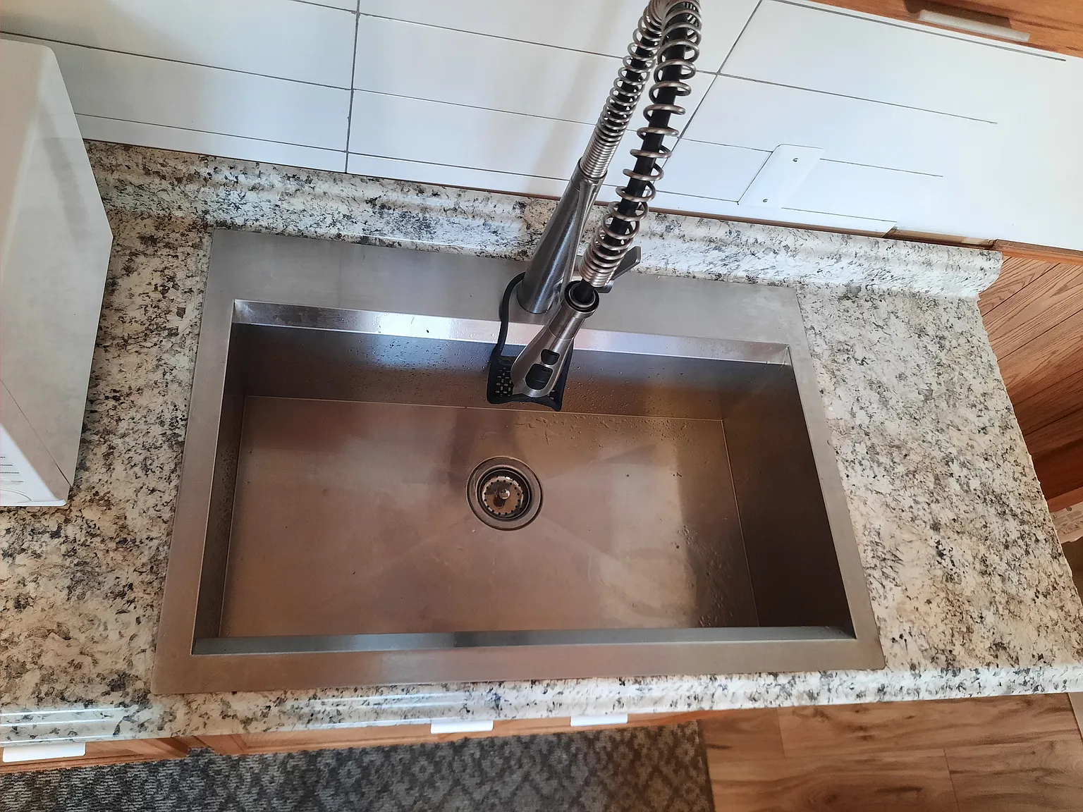 2 bed, 900 sqft, $3,300 — Photo 3