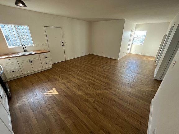 3rd image of 1821 Sichel St #11