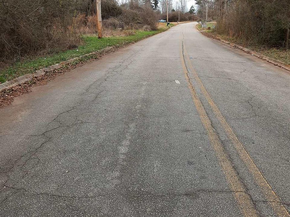 2nd image of 945 Greer Rd
